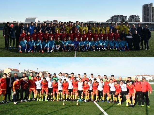 U 19 Ligi Play Off Müsabakalarında Grup Şampiyonlarına ve Grup İkincilerine Kupalarını Takdim Ettik