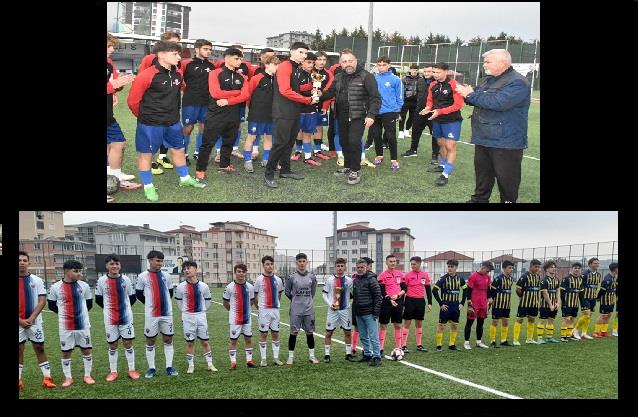 U 17 Ligi Şampiyonları Kupalarını Aldı