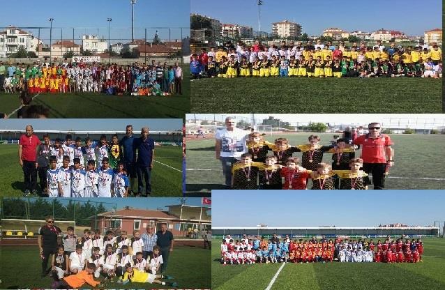 U 11 Miniminikler Futbol Şenliği' nin Kupa ve Madalyalarını Verdik
