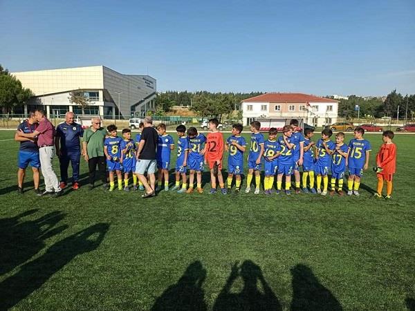 U 12 Minikler Şenliği B Grubu Şampiyonu Kupasını Aldı 